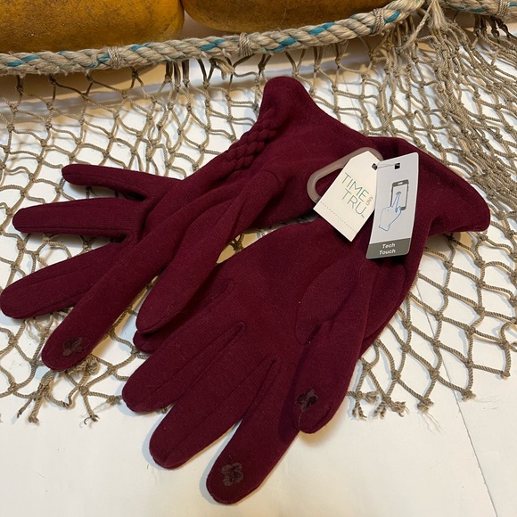 NWT Womens Tech Touch Burgundy Quilted Fleece Gloves - Picture 2 of 5